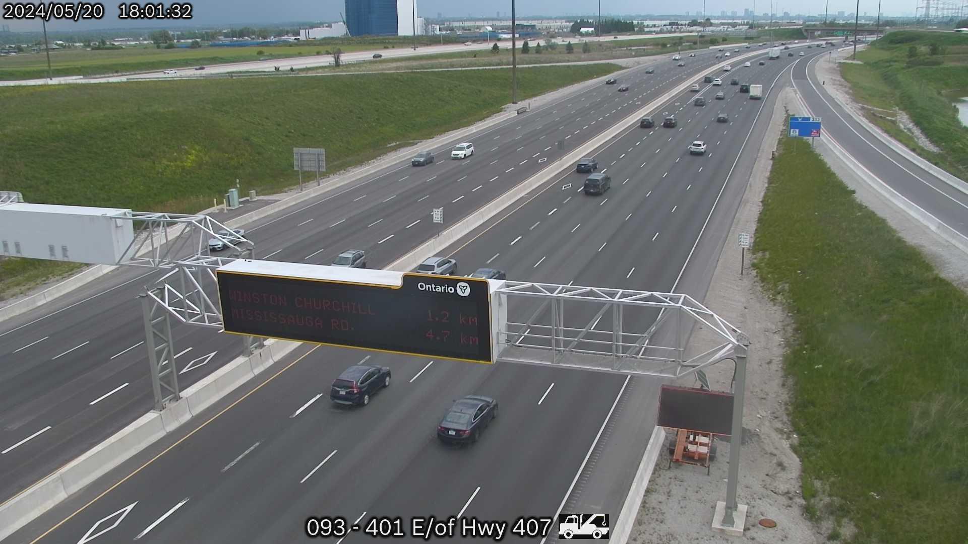 Traffic Cam Scarborough: Highway 401 near Rouge River