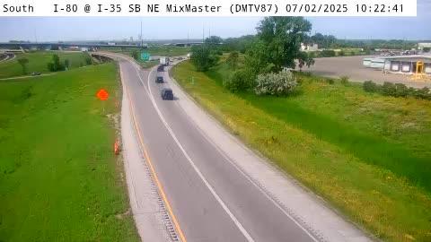 Traffic Cam Swanwood: DM - I-80 Ramps @ I-35 SB NE MixMaster (87)