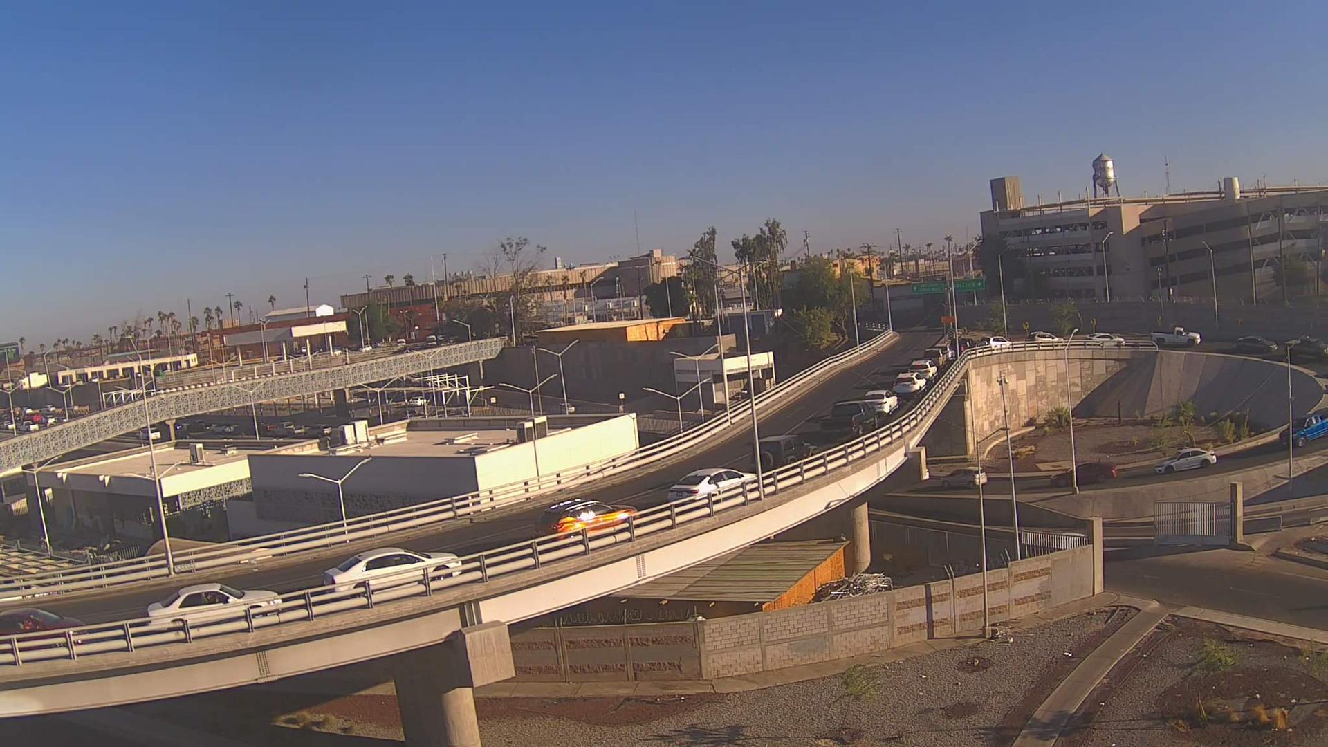 Traffic Cam Calexico › North: Frontera