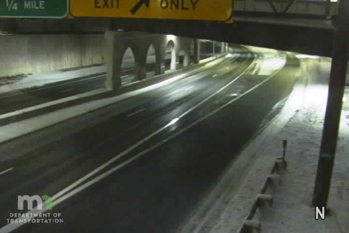 Traffic Cam St. Paul: I-35E: I-35E NB @ Kellogg Blvd