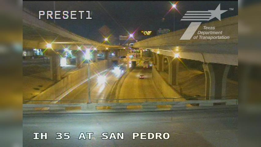 Traffic Cam San Antonio › North: IH 35 at San Pedro