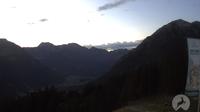 Bad Hindelang › South-East: Bad − Hornbahn in Bad − Berggasthaus „Zum Oberen Horn“, Blick nach Hinterstein