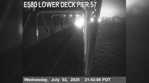 Traffic Cam Richmond › East: TVR41 -- I-580 : Lower Deck Pier