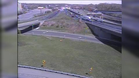 Traffic Cam Downtown: CAM 82 Hartford I-91 SB Exit 30 - I-84 East