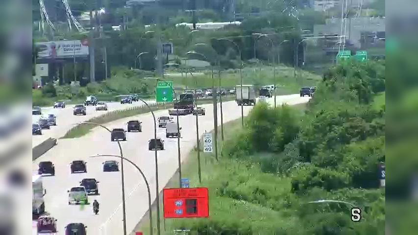 Traffic Cam Plymouth: I-494 SB @ T.H.55
