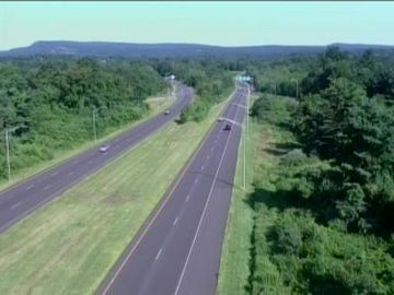 Traffic Cam Meriden › West: RT 66 WB - e/o Exit 11 Preston Ave