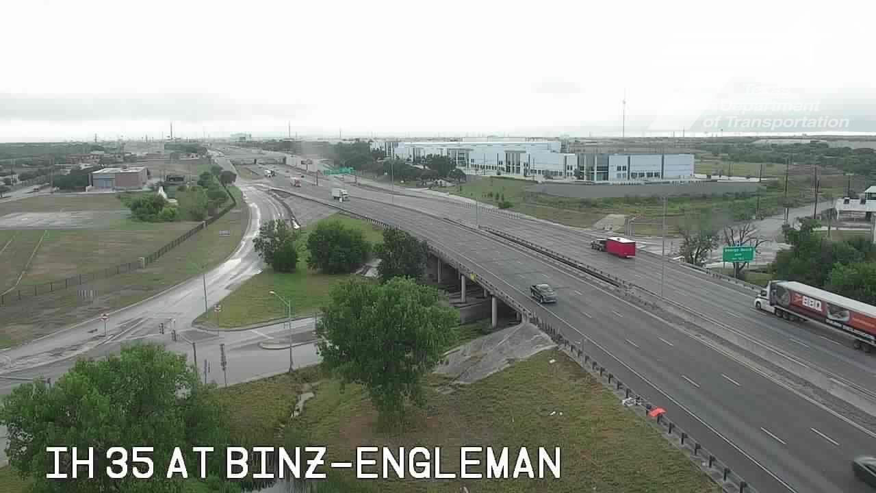 Traffic Cam San Antonio › South: IH 35 at Binz-Engelman