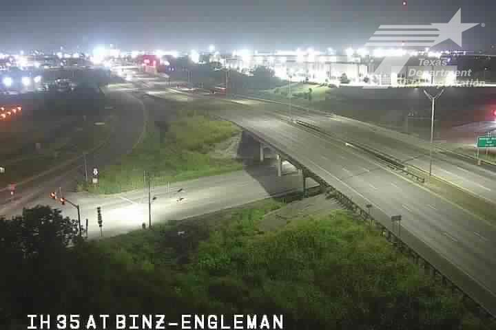 Traffic Cam San Antonio › South: IH 35 at Binz-Engelman