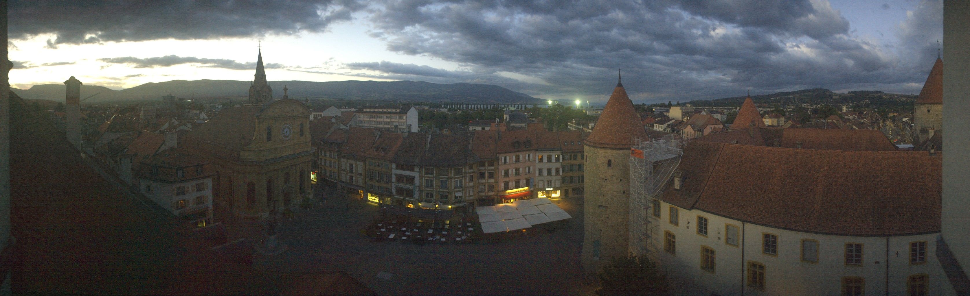 Yverdon-les-Bains: Place Pestalozzi - Yverdon-les-Bains Castle