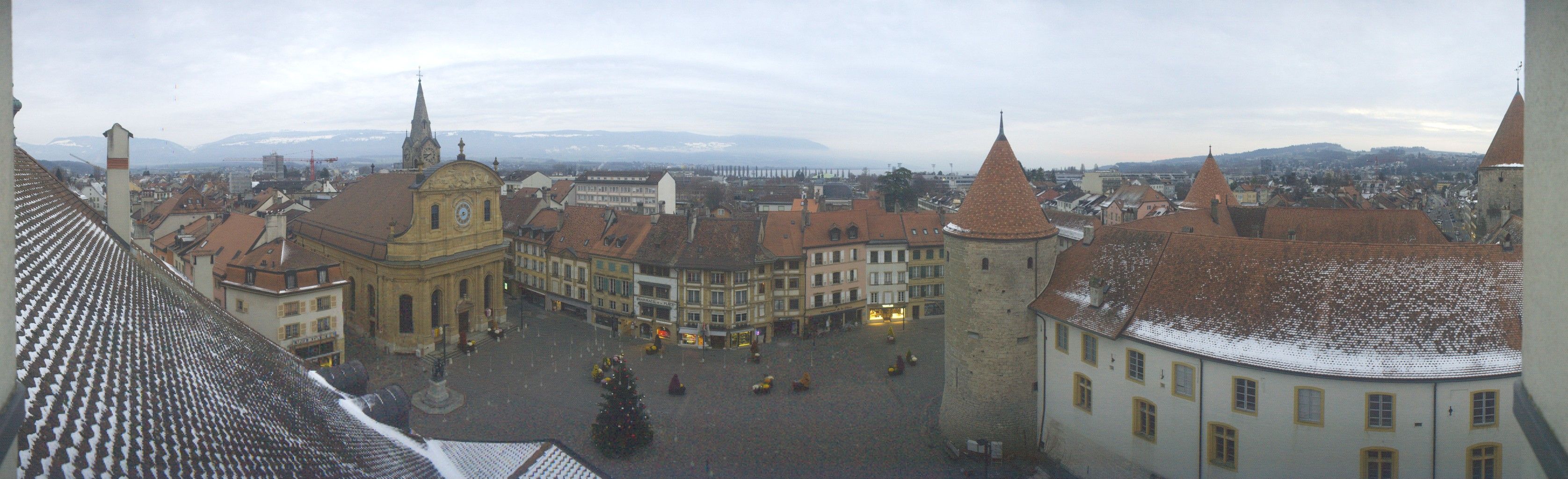 Yverdon-les-Bains: Place Pestalozzi - Yverdon-les-Bains Castle