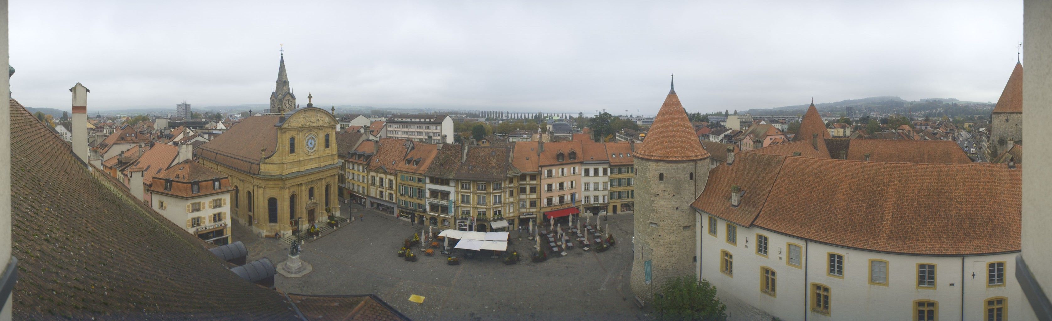 Yverdon-les-Bains: Place Pestalozzi - Yverdon-les-Bains Castle