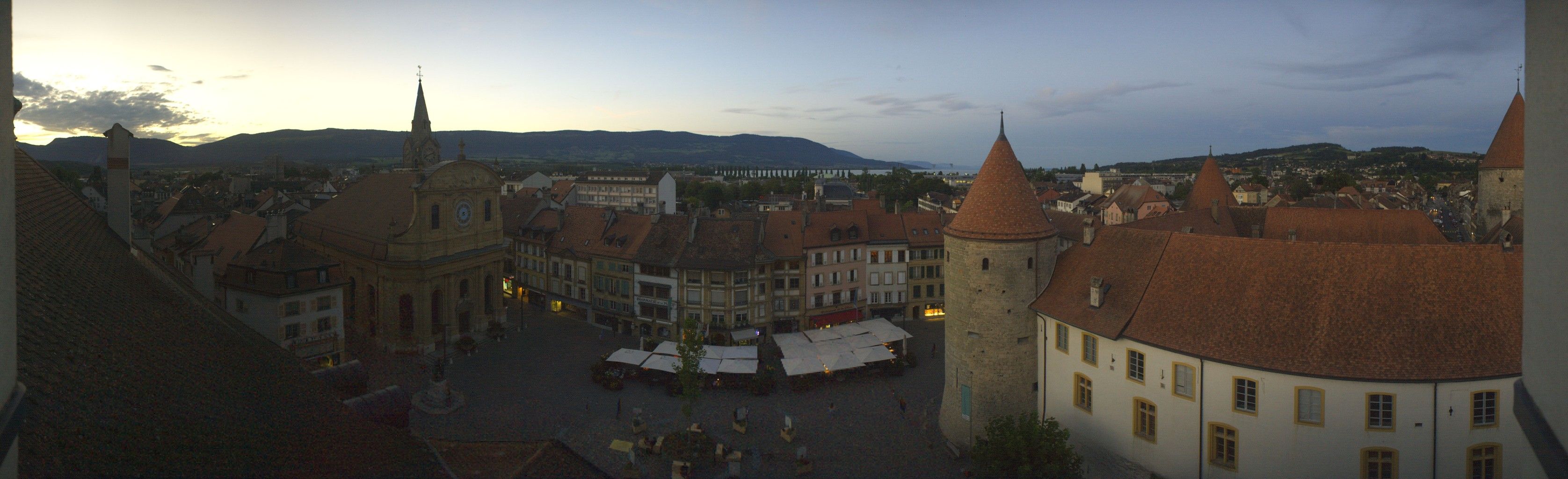 Yverdon-les-Bains: Place Pestalozzi - Yverdon-les-Bains Castle