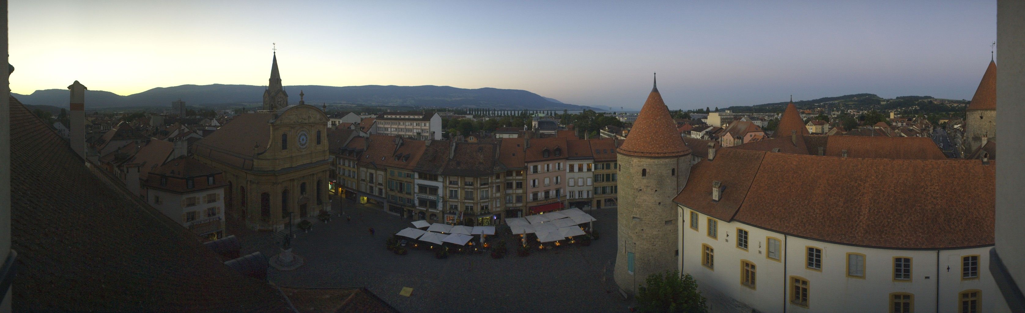 Yverdon-les-Bains: Place Pestalozzi - Yverdon-les-Bains Castle