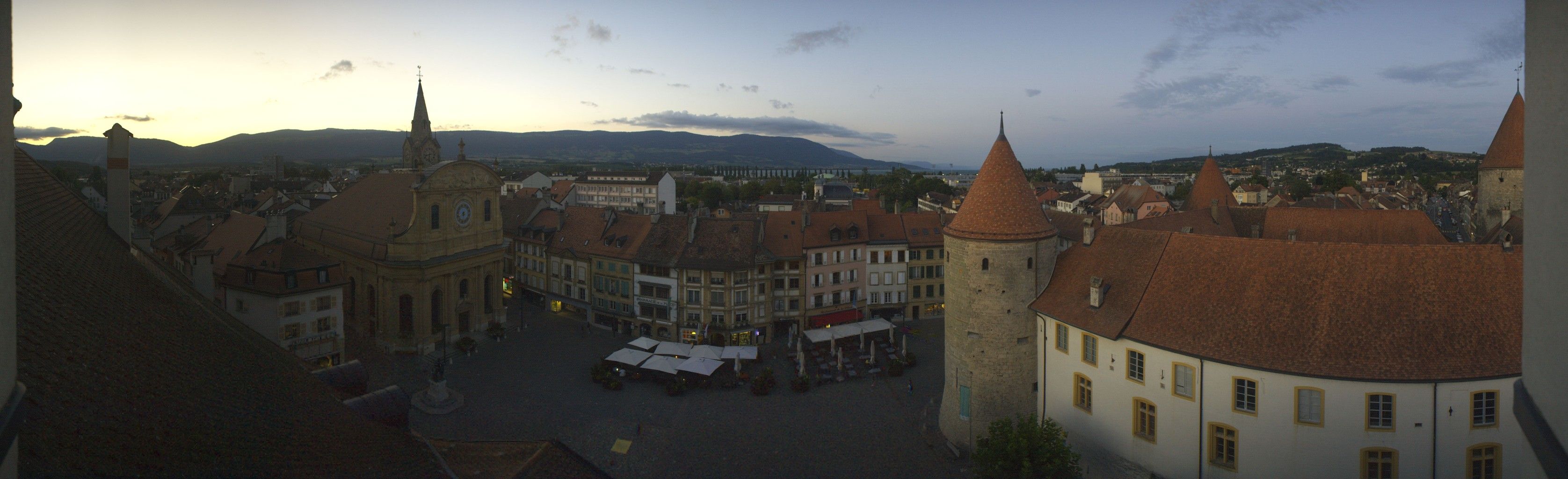 Yverdon-les-Bains: Place Pestalozzi - Yverdon-les-Bains Castle