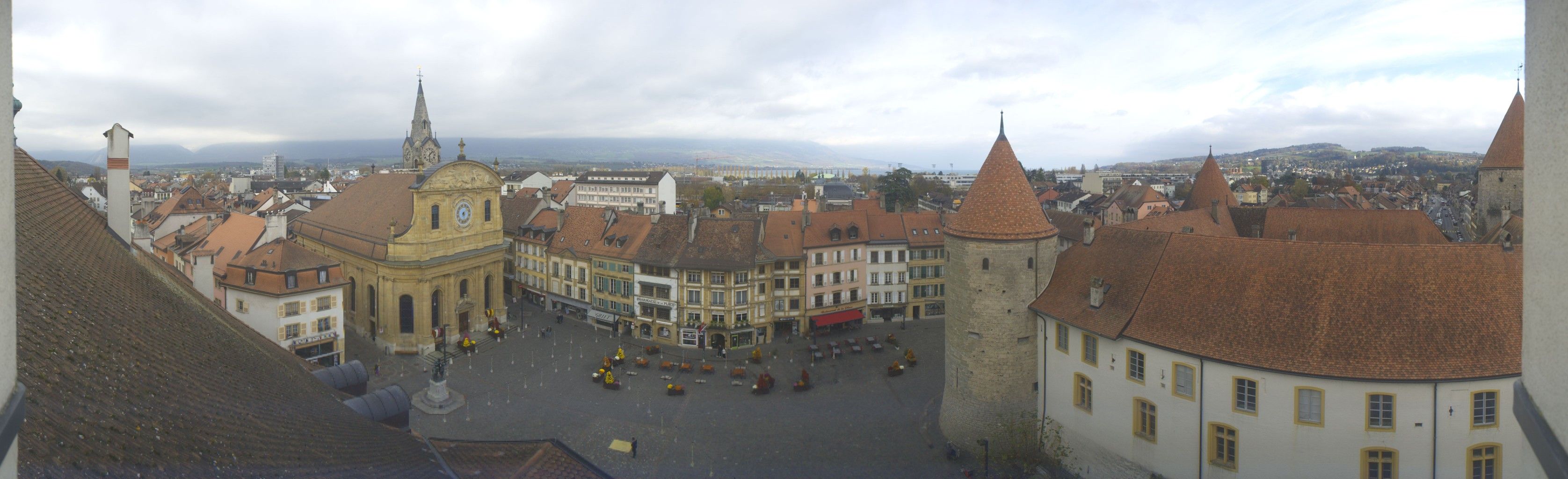 Yverdon-les-Bains: Place Pestalozzi - Yverdon-les-Bains Castle