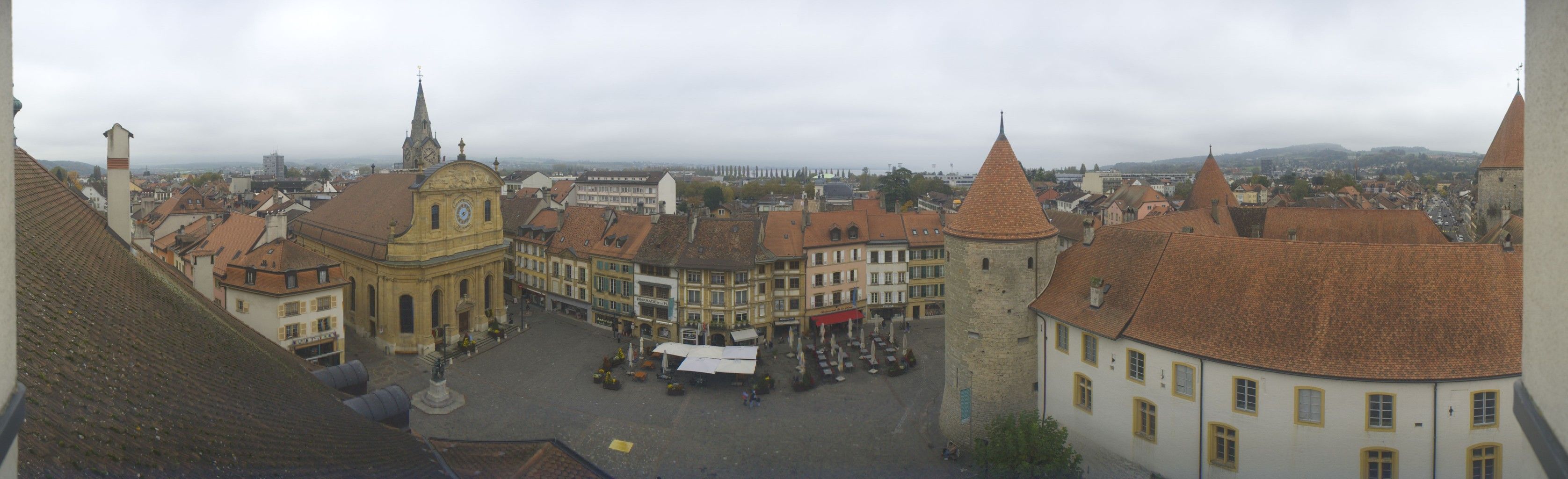 Yverdon-les-Bains: Place Pestalozzi - Yverdon-les-Bains Castle