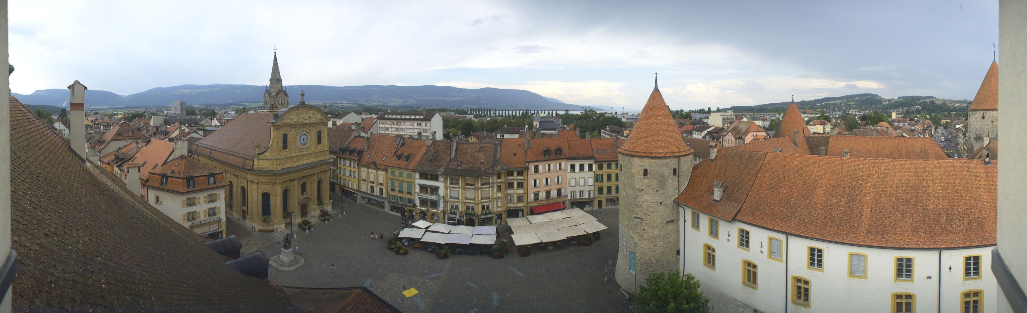 Yverdon-les-Bains: Place Pestalozzi - Yverdon-les-Bains Castle