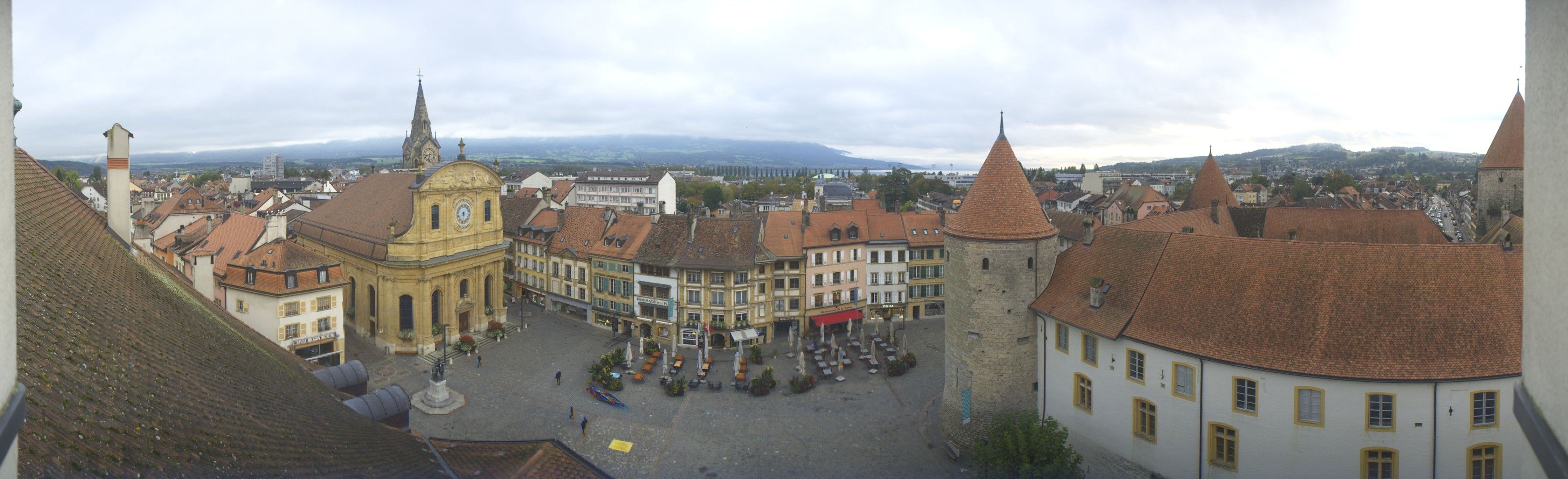 Yverdon-les-Bains: Place Pestalozzi - Yverdon-les-Bains Castle