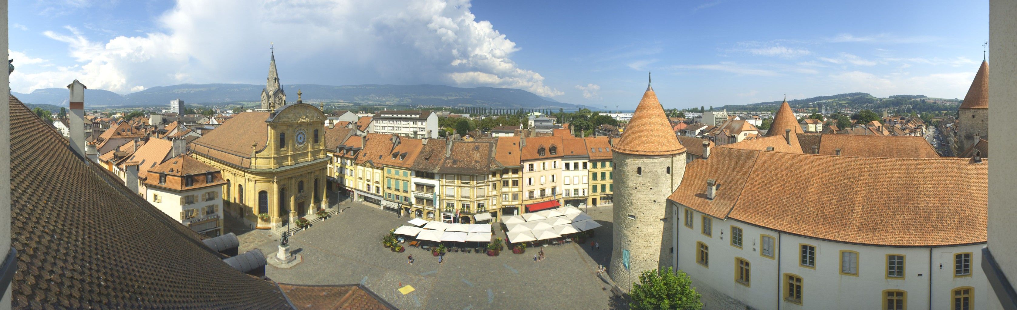 Yverdon-les-Bains: Place Pestalozzi - Yverdon-les-Bains Castle