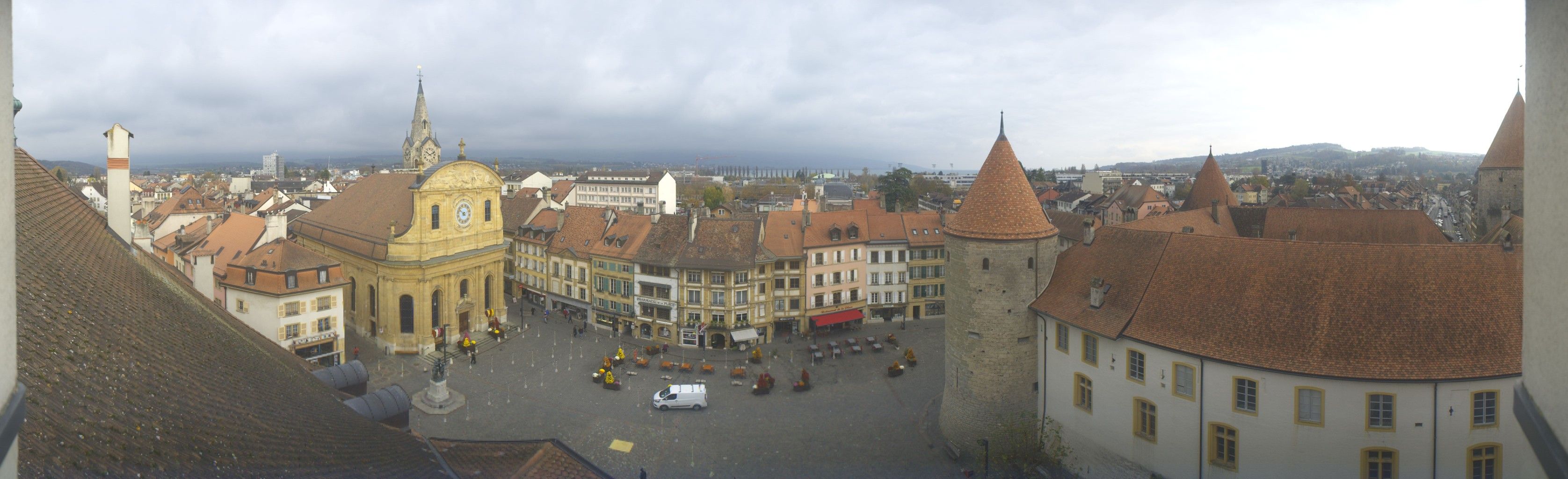 Yverdon-les-Bains: Place Pestalozzi - Yverdon-les-Bains Castle