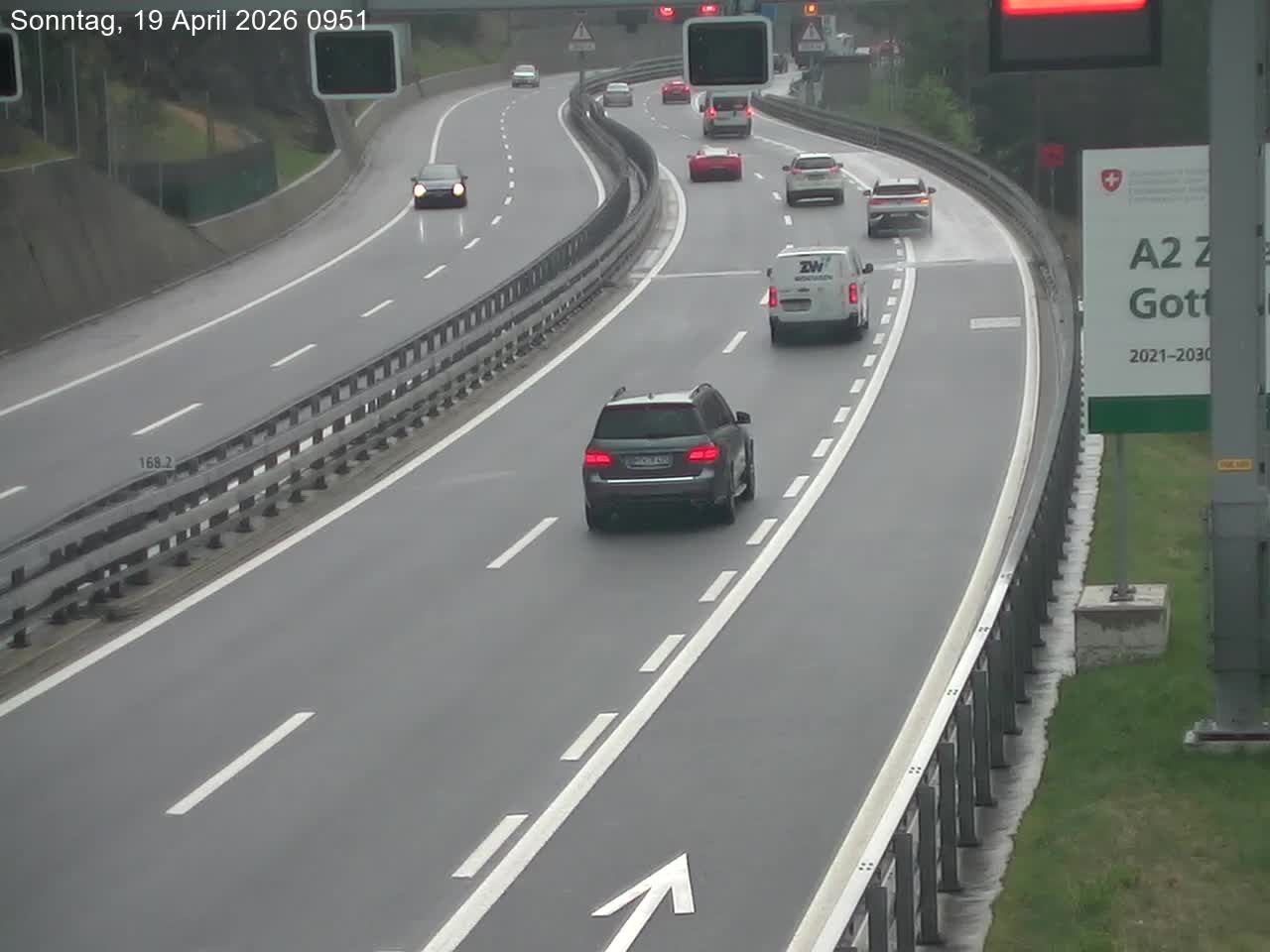 Wassen: A2/E35, Gotthardtunnel, Göschenen in Richtung Süd