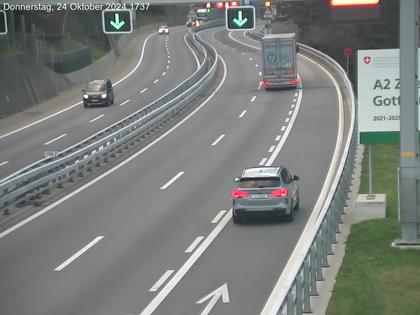 Wassen: A2/E35, Gotthardtunnel, Göschenen in Richtung Süd