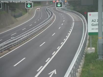 Wassen: A2/E35, Gotthardtunnel, Göschenen in Richtung Süd