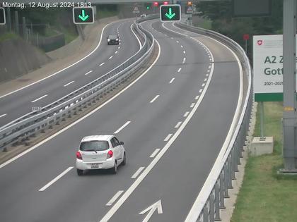 Wassen: A2/E35, Gotthardtunnel, Göschenen in Richtung Süd