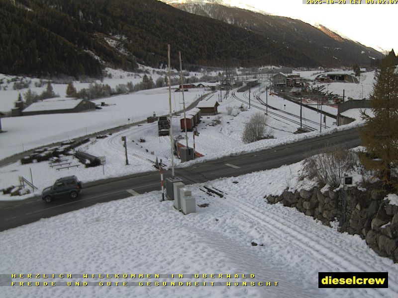 Oberwald: Blick zu den Bahnhöfen der Dampfbahn Furka-Bergstrecke und der Matterhorn-Gotthard-Bahn