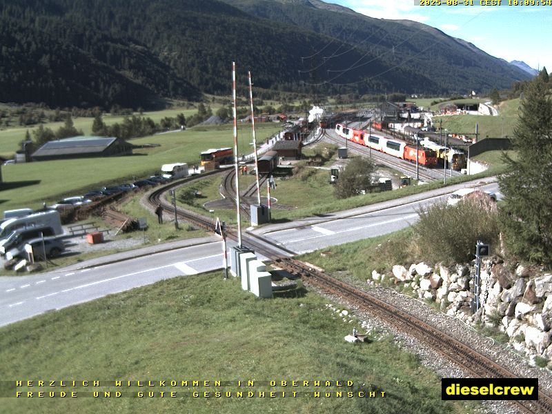 Oberwald: Blick zu den Bahnhöfen der Dampfbahn Furka-Bergstrecke und der Matterhorn-Gotthard-Bahn