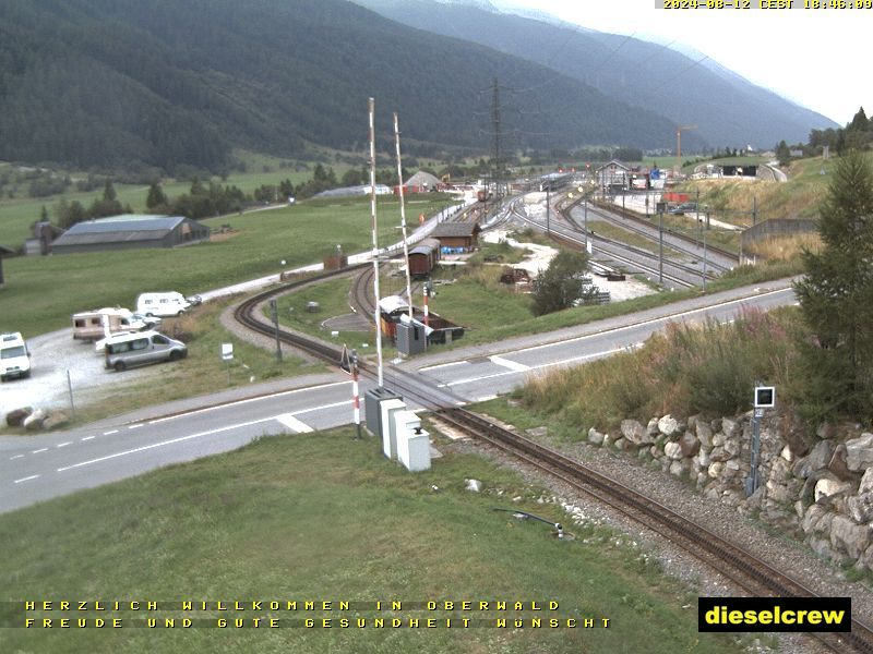 Oberwald: Blick zu den Bahnhöfen der Dampfbahn Furka-Bergstrecke und der Matterhorn-Gotthard-Bahn