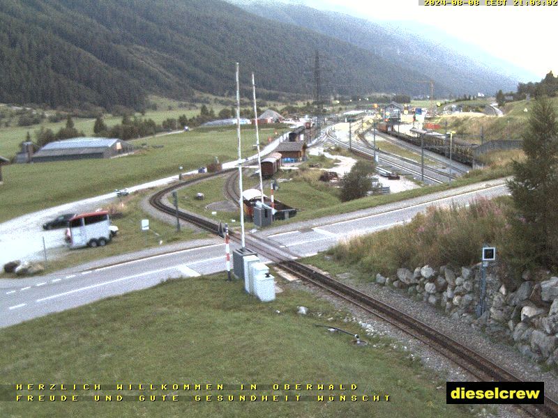 Oberwald: Blick zu den Bahnhöfen der Dampfbahn Furka-Bergstrecke und der Matterhorn-Gotthard-Bahn