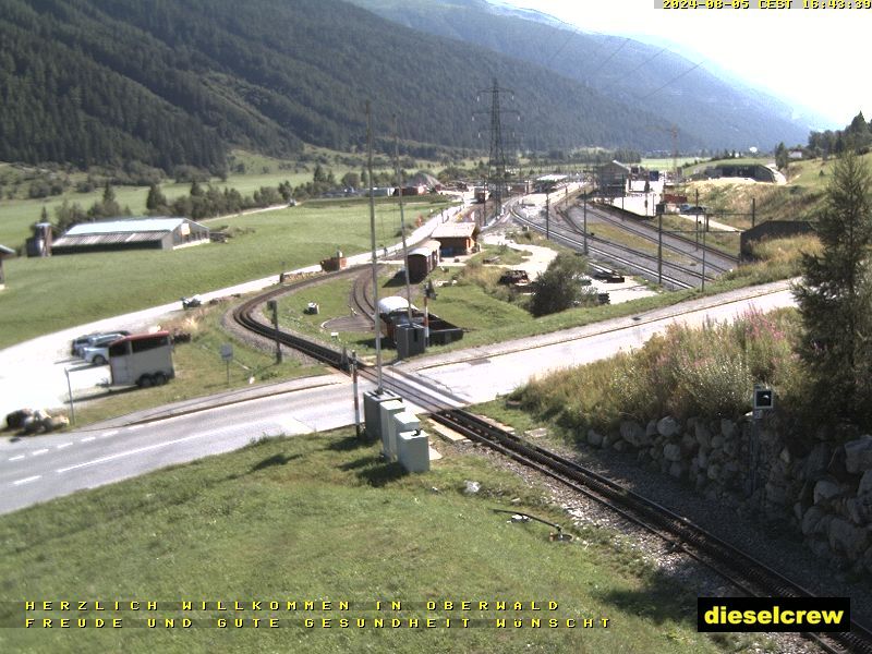 Oberwald: Blick zu den Bahnhöfen der Dampfbahn Furka-Bergstrecke und der Matterhorn-Gotthard-Bahn