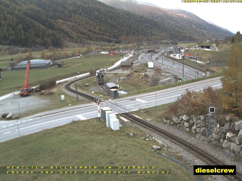 Oberwald: Blick zu den Bahnhöfen der Dampfbahn Furka-Bergstrecke und der Matterhorn-Gotthard-Bahn