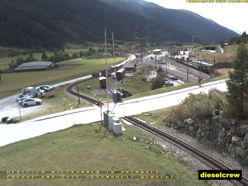 Oberwald: Blick zu den Bahnhöfen der Dampfbahn Furka-Bergstrecke und der Matterhorn-Gotthard-Bahn