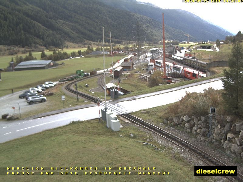 Oberwald: Blick zu den Bahnhöfen der Dampfbahn Furka-Bergstrecke und der Matterhorn-Gotthard-Bahn