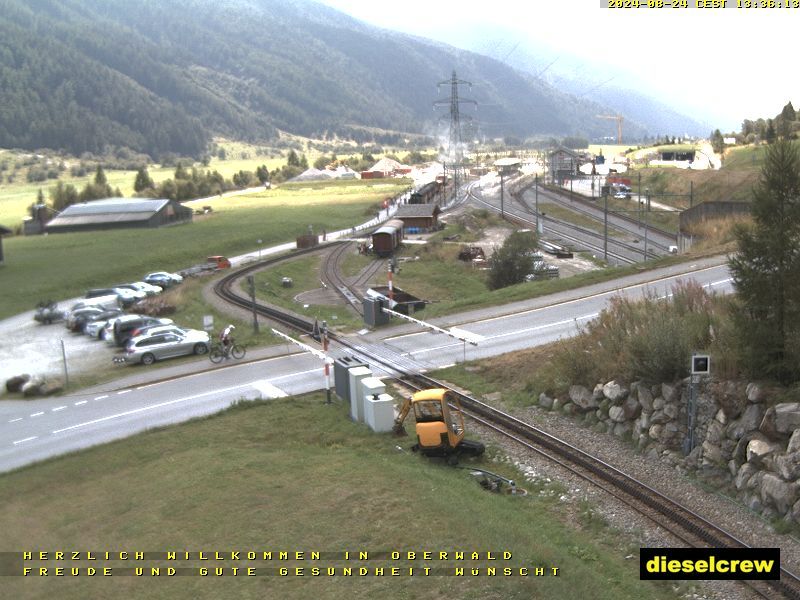 Oberwald: Blick zu den Bahnhöfen der Dampfbahn Furka-Bergstrecke und der Matterhorn-Gotthard-Bahn