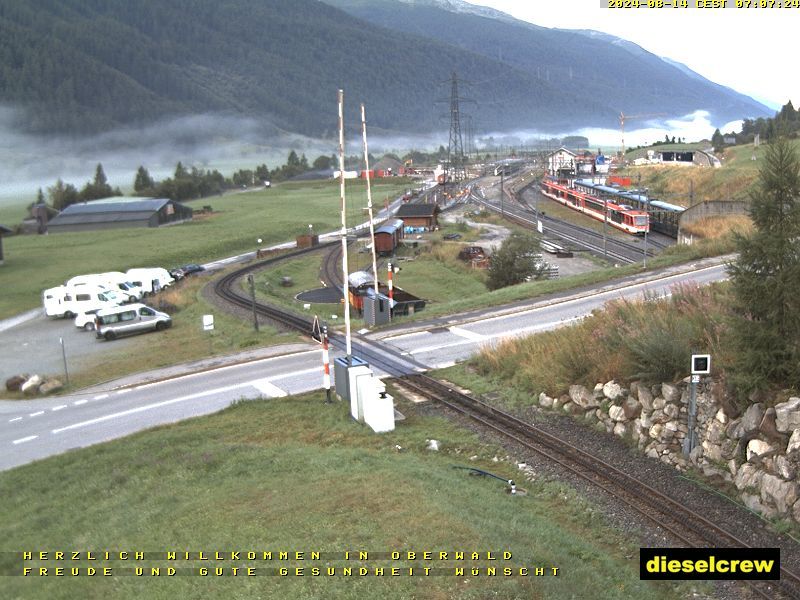 Oberwald: Blick zu den Bahnhöfen der Dampfbahn Furka-Bergstrecke und der Matterhorn-Gotthard-Bahn