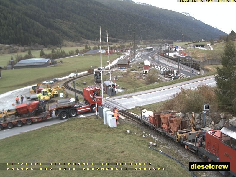 Oberwald: Blick zu den Bahnhöfen der Dampfbahn Furka-Bergstrecke und der Matterhorn-Gotthard-Bahn