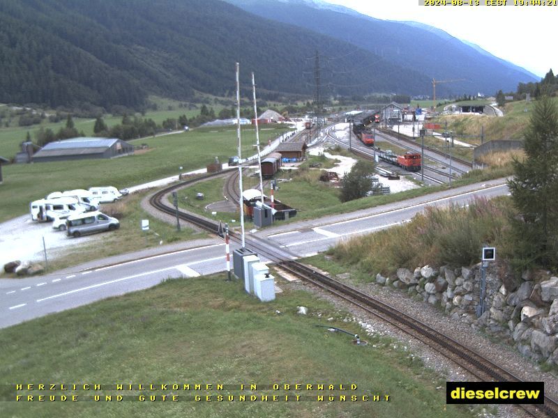 Oberwald: Blick zu den Bahnhöfen der Dampfbahn Furka-Bergstrecke und der Matterhorn-Gotthard-Bahn