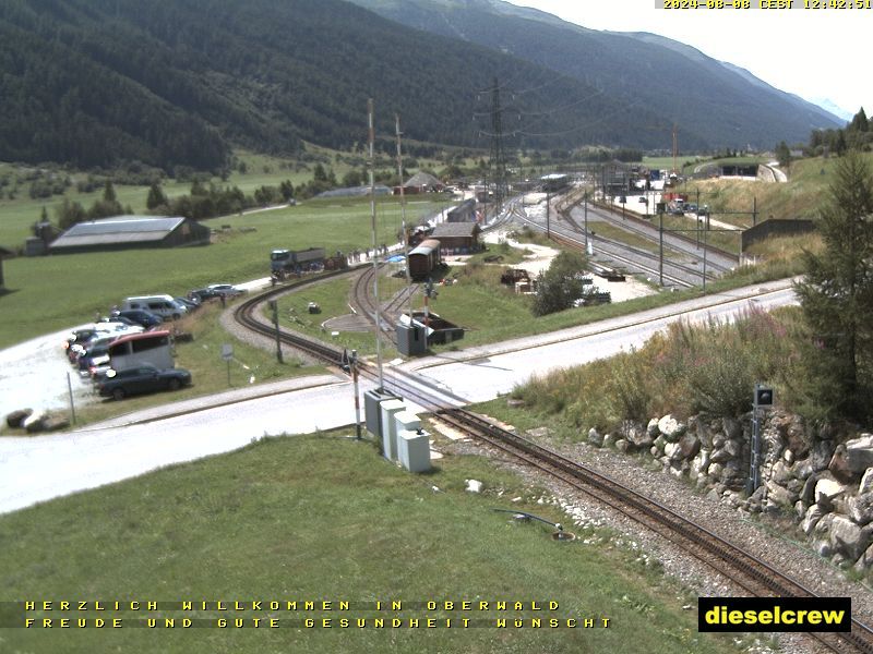 Oberwald: Blick zu den Bahnhöfen der Dampfbahn Furka-Bergstrecke und der Matterhorn-Gotthard-Bahn