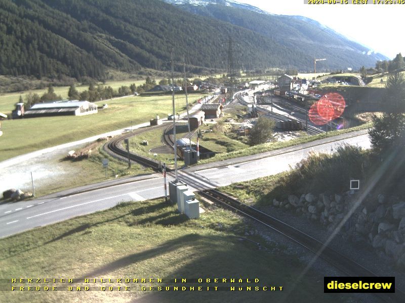 Oberwald: Blick zu den Bahnhöfen der Dampfbahn Furka-Bergstrecke und der Matterhorn-Gotthard-Bahn