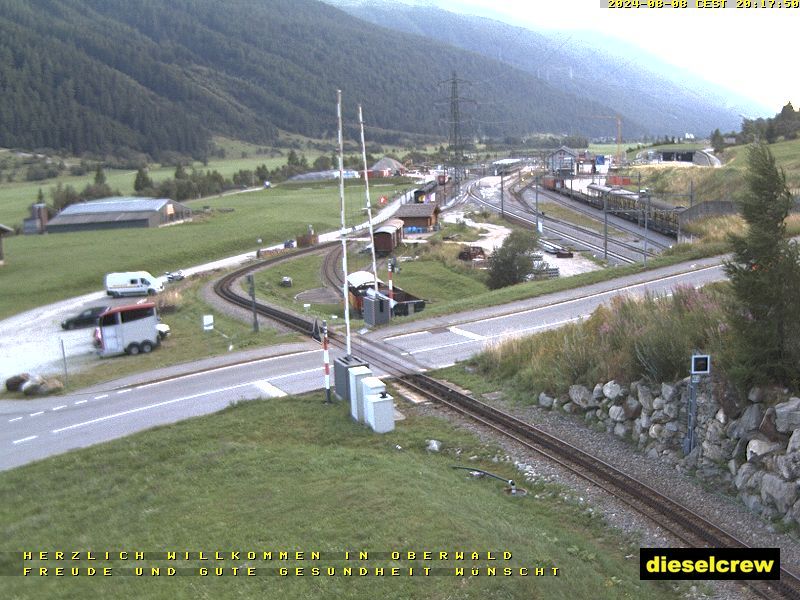 Oberwald: Blick zu den Bahnhöfen der Dampfbahn Furka-Bergstrecke und der Matterhorn-Gotthard-Bahn