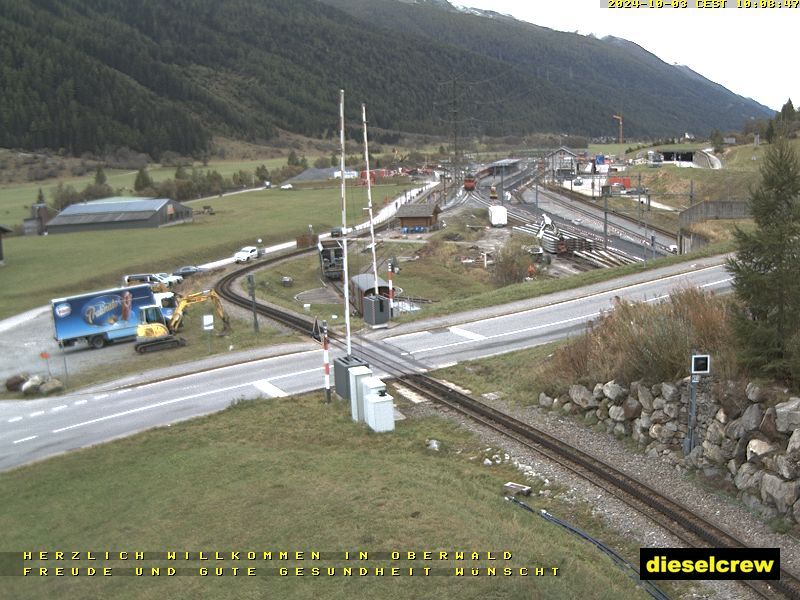 Oberwald: Blick zu den Bahnhöfen der Dampfbahn Furka-Bergstrecke und der Matterhorn-Gotthard-Bahn