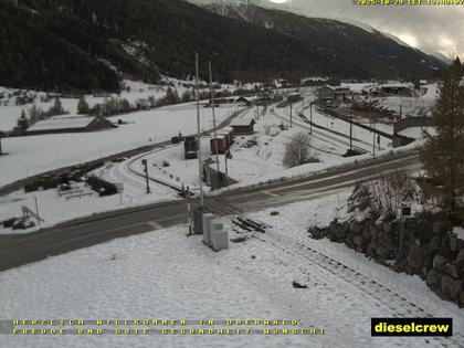 Oberwald: Blick zu den Bahnhöfen der Dampfbahn Furka-Bergstrecke und der Matterhorn-Gotthard-Bahn