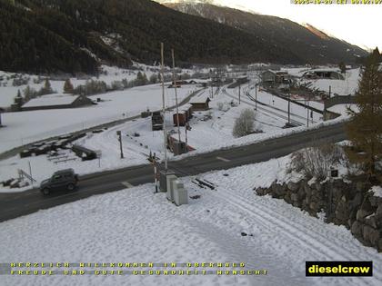 Oberwald: Blick zu den Bahnhöfen der Dampfbahn Furka-Bergstrecke und der Matterhorn-Gotthard-Bahn