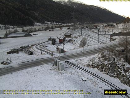 Oberwald: Schweiz, Wallis: Blick zu den Bahnhöfen der Dampfbahn Furka-Bergstrecke und der Matterhorn-Gotthard-Bahn