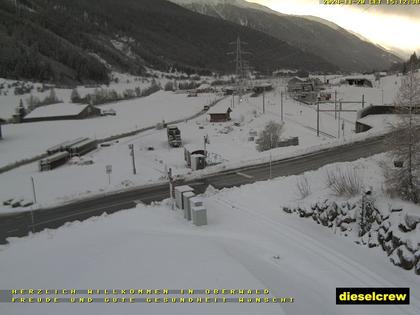 Oberwald: Blick zu den Bahnhöfen der Dampfbahn Furka-Bergstrecke und der Matterhorn-Gotthard-Bahn