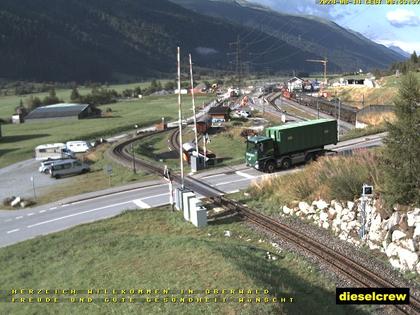 Oberwald: Blick zu den Bahnhöfen der Dampfbahn Furka-Bergstrecke und der Matterhorn-Gotthard-Bahn