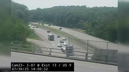 Traffic Cam Round Lake › North: I-87 NB at Exit 13 (US 9, Saratoga Springs)